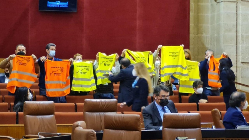 Desalojan del Parlamento Andaluz