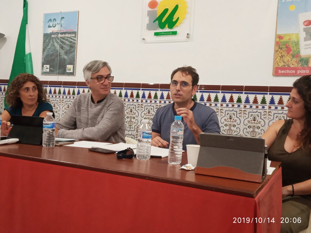 Mesa de la jornada de analisis